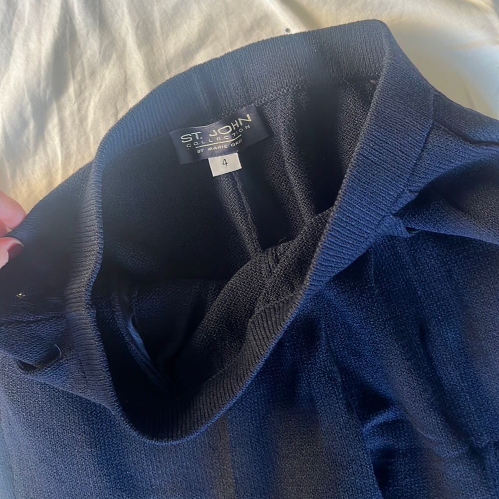 St. John knit trousers like new. Never worn :)